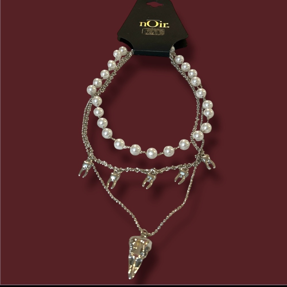 NWT Noir Multi-Layered Sliver Ravens Skull tooth fariy Charm pearl necklace